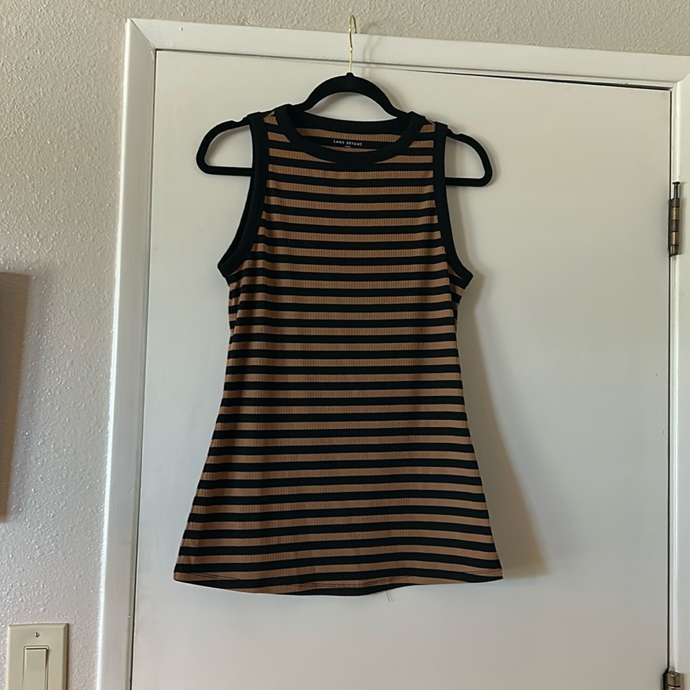 Great tan and black tank